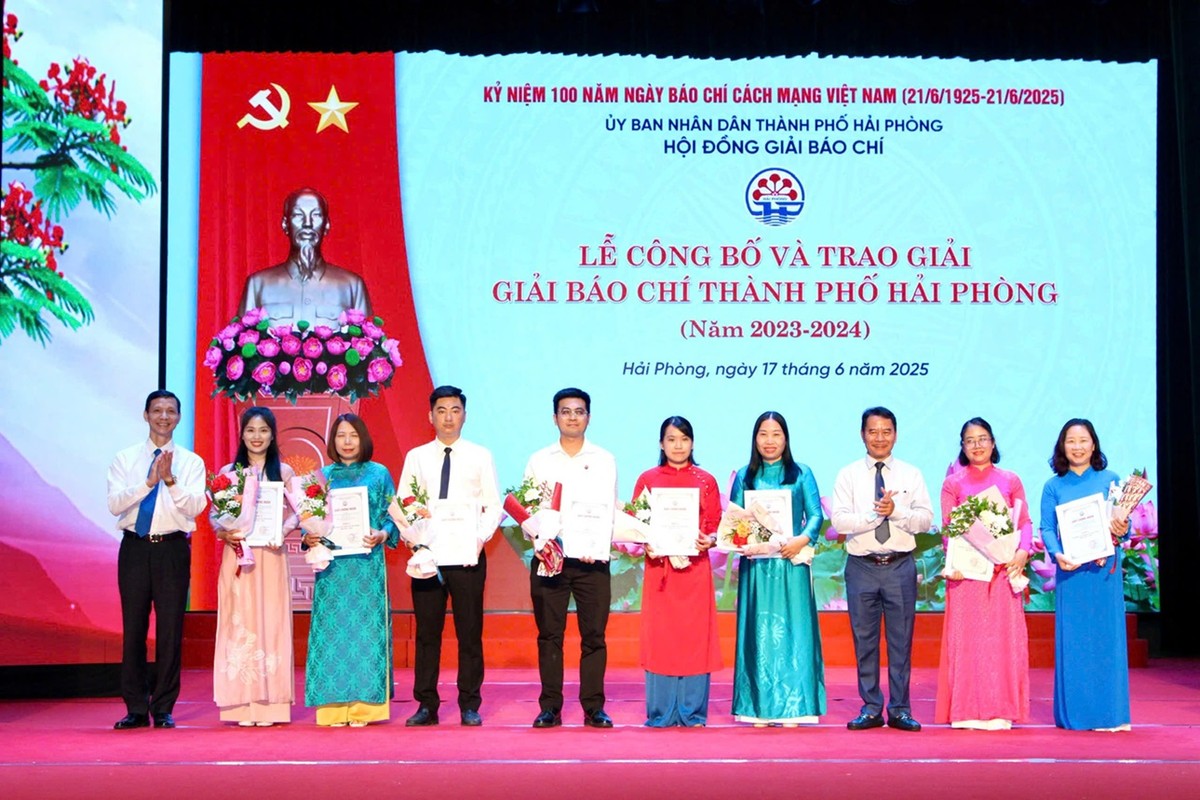 Giải báo chí thành phố Hải Phòng năm 2023 – 2024 được trao cho 33 tác phẩm xuất sắc của các tác giả, nhóm tác giả ở nhiều thể loại.