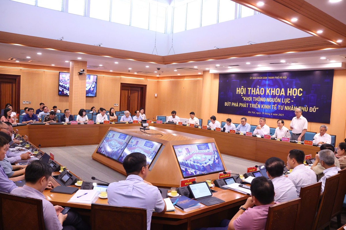 Các đại biểu tham dự Hội thảo khoa học “Khơi thông nguồn lực - Bứt phá phát triển kinh tế tư nhân Thủ đô”. Ảnh: Viết Thành.