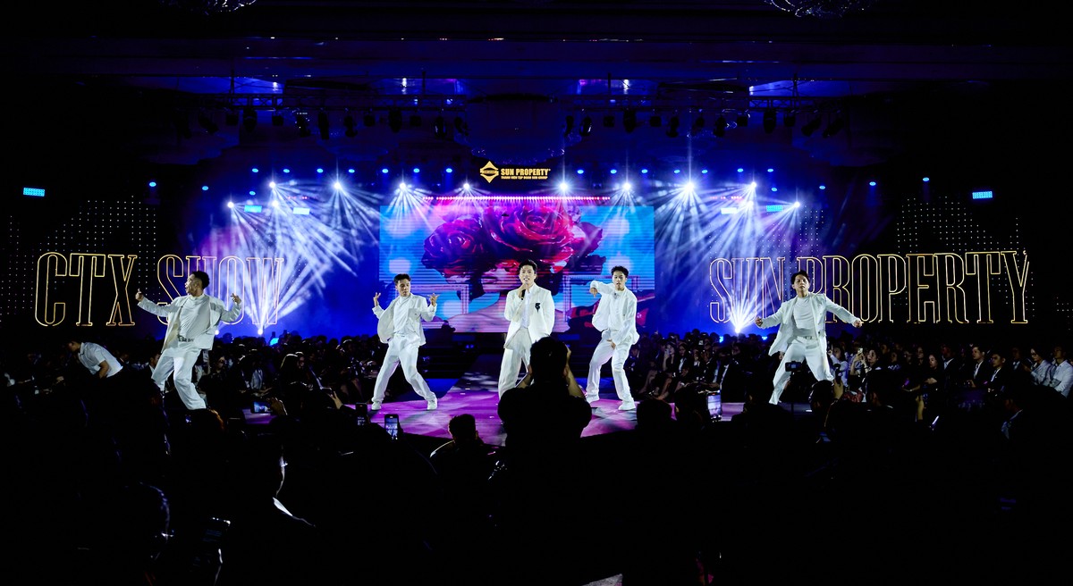 Không gian nghệ thuật đặc sắc thổi bùng sức nóng sự kiện (Ảnh: Ánh Dương) Không gian nghệ thuật đặc sắc thổi bùng sức nóng sự kiện (Ảnh: Ánh Dương)