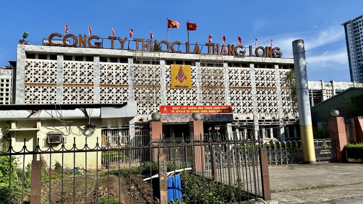 Công ty Thuốc lá Thăng Long từng nằm tại địa chỉ số 235 Nguyễn Trãi. Hiện đơn vị này đã chuyển nhà máy tới khu công nghiệp Thạch Thất - Quốc Oai. Công ty Thuốc lá Thăng Long từng nằm tại địa chỉ số 235 Nguyễn Trãi. Hiện đơn vị này đã chuyển nhà máy tới khu công nghiệp Thạch Thất - Quốc Oai.