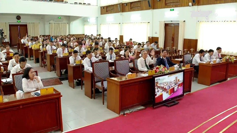 Các đại biểu biểu quyết thông qua Nghị quyết điều chỉnh Quy hoạch tỉnh Ninh Thuận. Nguồn: NTV.