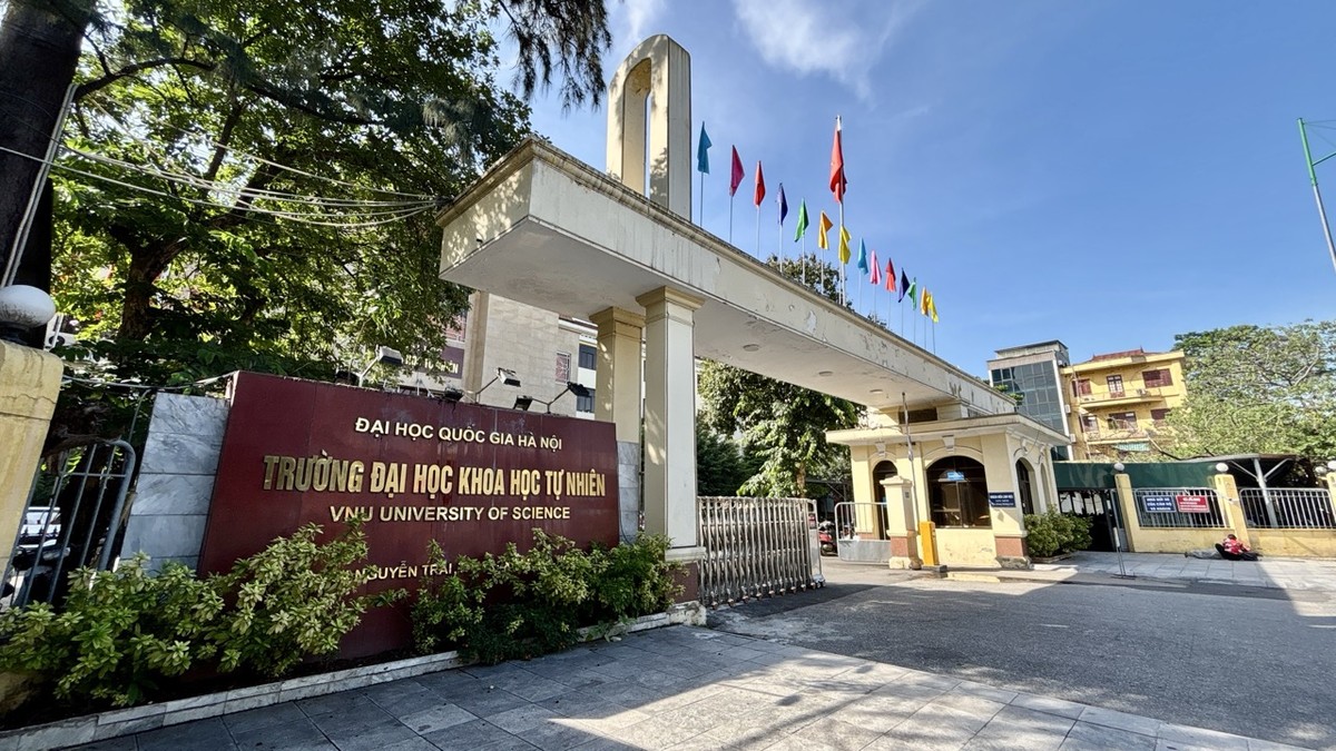 Dự án đô thị mới nằm đối diện Trường Đại học Khoa học Tự nhiên và Trường Đại học Khoa học Xã hội và Nhân văn. Xung quanh trường có nhiều hàng quán vừa và nhỏ, phục vụ đối tượng khách hàng bình dân. Dự án đô thị mới nằm đối diện Trường Đại học Khoa học Tự nhiên và Trường Đại học Khoa học Xã hội và Nhân văn. Xung quanh trường có nhiều hàng quán vừa và nhỏ, phục vụ đối tượng khách hàng bình dân.