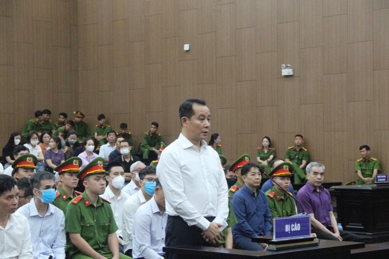 Cựu Phó Bí thư Tỉnh ủy Vĩnh Phúc Phạm Hoàng Anh không thừa nhận đã nhận 10 tỷ đồng và 800.000 USD từ Tập đoàn Phúc Sơn. Cựu Phó Bí thư Tỉnh ủy Vĩnh Phúc Phạm Hoàng Anh không thừa nhận đã nhận 10 tỷ đồng và 800.000 USD từ Tập đoàn Phúc Sơn.