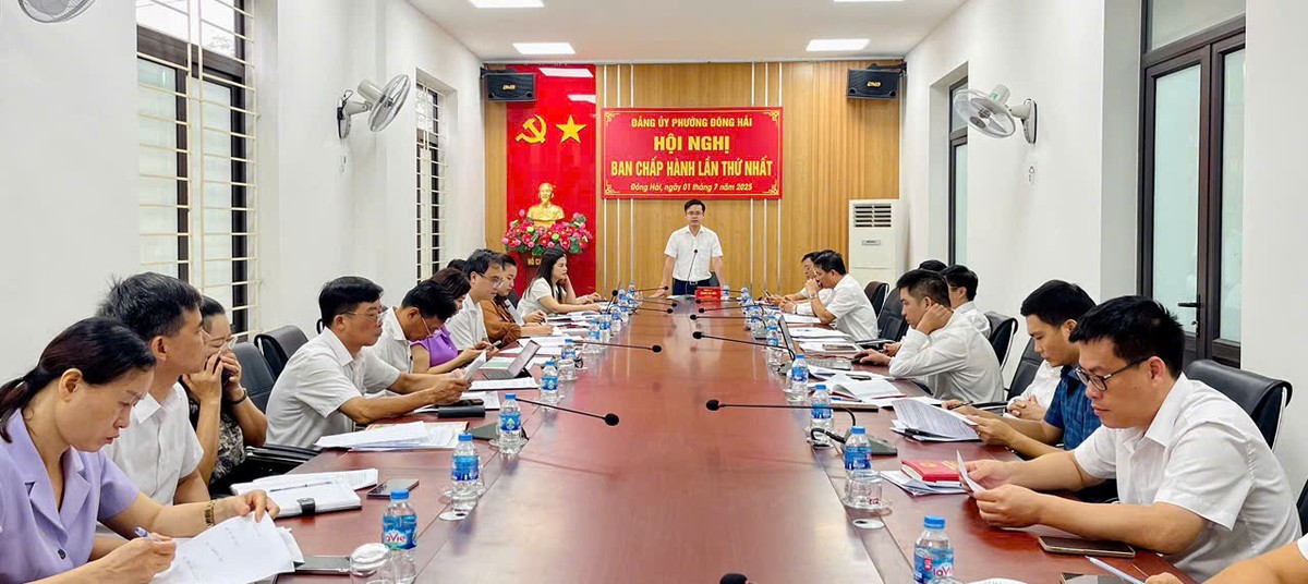 Kỳ họp thứ nhất Ban Chấp hành Đảng ủy phường Đông Hải.