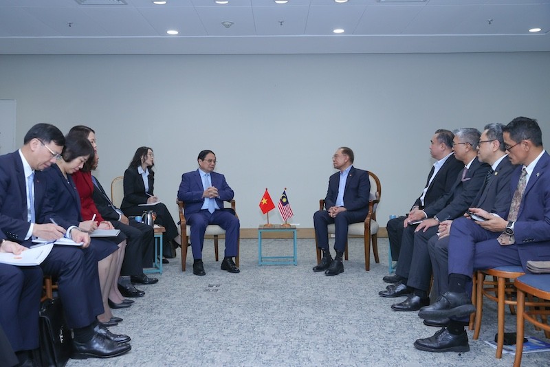 Hai Thủ tướng nhất trí thúc đẩy hợp tác kinh tế-thương mại, đầu tư, trong đó tăng cường tạo thuận lợi xuất nhập khẩu các mặt hàng hai bên có tiềm năng, thế mạnh. Ảnh: Nhật Bắc.