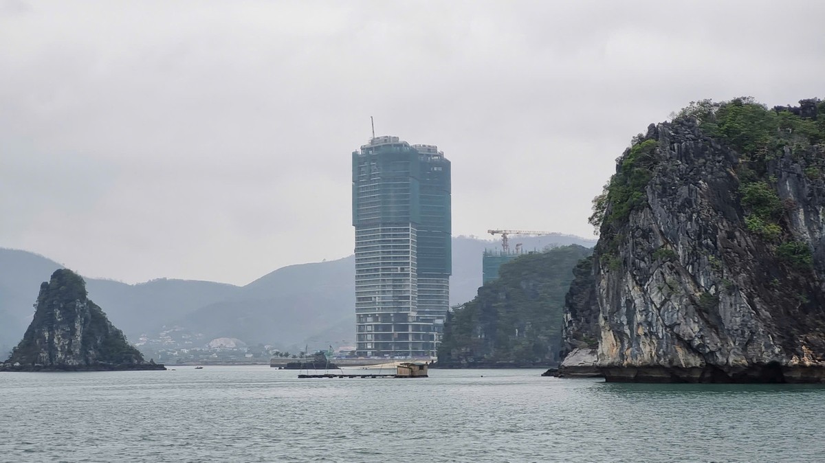 Nhiều công trình quy mô lớn được nhà đầu tư xây dựng tại Vân Đồn. Ảnh: Thanh Tân. Nhiều công trình quy mô lớn được nhà đầu tư xây dựng tại Vân Đồn. Ảnh: Thanh Tân.