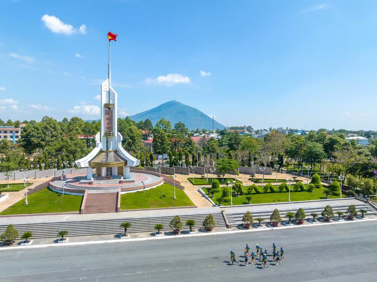 Cung đường tuyệt đẹp của giải chạy marathon tại Tây Ninh. Ảnh: Nexus Cung đường tuyệt đẹp của giải chạy marathon tại Tây Ninh. Ảnh: Nexus