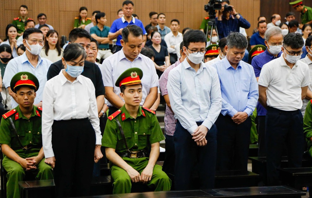 Các bị cáo nhận mức án thích đáng với tội danh, hành vi, vai trò của từng người trong vụ án. Các bị cáo nhận mức án thích đáng với tội danh, hành vi, vai trò của từng người trong vụ án.