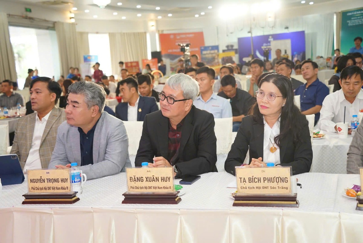 Các đại biểu tham dự Diễn đàn Các đại biểu tham dự Diễn đàn