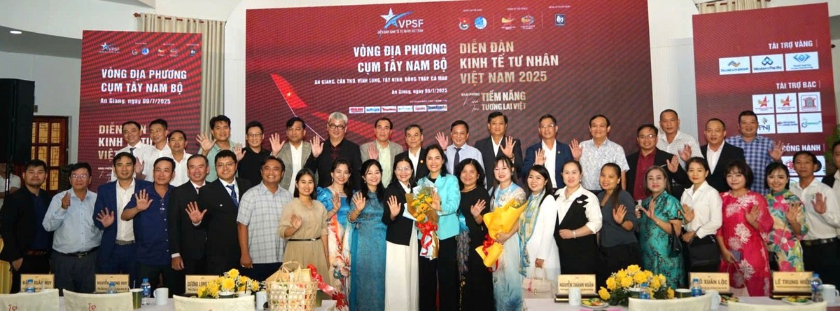 Vòng địa phương cụm Tây Nam Bộ là phiên đối thoại mở đầu Diễn đàn Kinh tế tư nhân Việt Nam năm 2025 Vòng địa phương cụm Tây Nam Bộ là phiên đối thoại mở đầu Diễn đàn Kinh tế tư nhân Việt Nam năm 2025