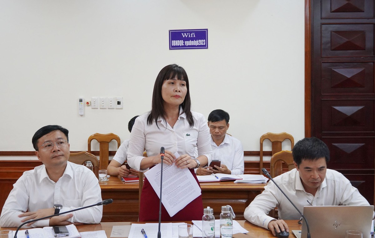 Bà Lê Thị Thương, Phó giám đốc Sở Tài chính Quảng Trị nêu ý kiến tại cuộc họp Bà Lê Thị Thương, Phó giám đốc Sở Tài chính Quảng Trị nêu ý kiến tại cuộc họp