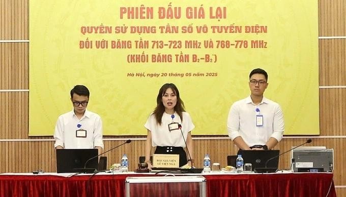 Phiên đấu giá băng tần B2-B2' ngày 20/5/2025. Phiên đấu giá băng tần B2-B2' ngày 20/5/2025.