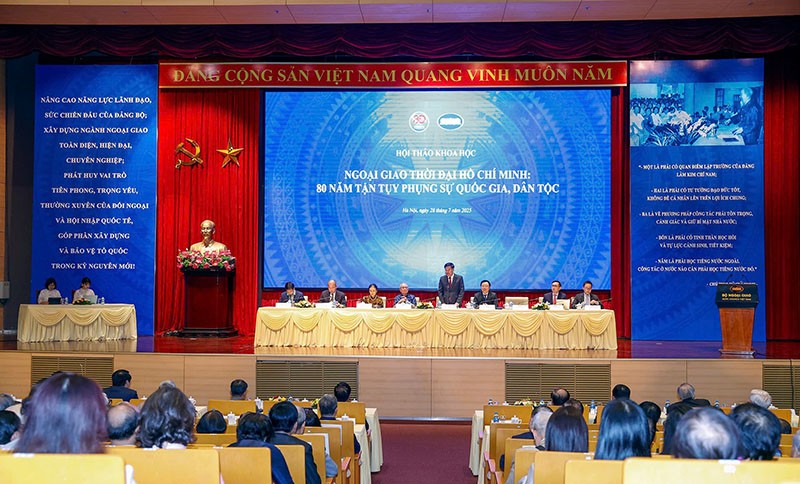 Hội thảo khoa học “Ngoại giao thời đại Hồ Chí Minh: 80 năm tận tụy phụng sự quốc gia, dân tộc”. Ảnh: Đức Thanh
