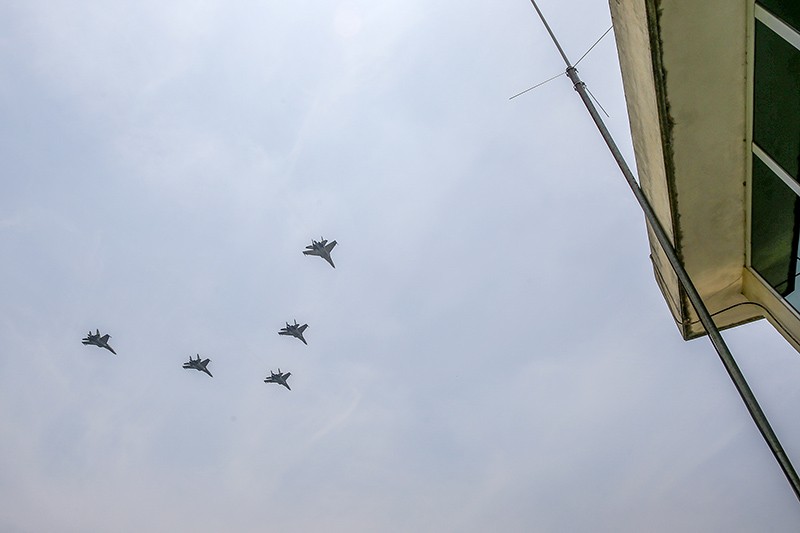 Lần đầu tiên Không quân Việt Nam bay biểu diễn với biên đội 5 chiếc Su-30MK2. Lần đầu tiên Không quân Việt Nam bay biểu diễn với biên đội 5 chiếc Su-30MK2.