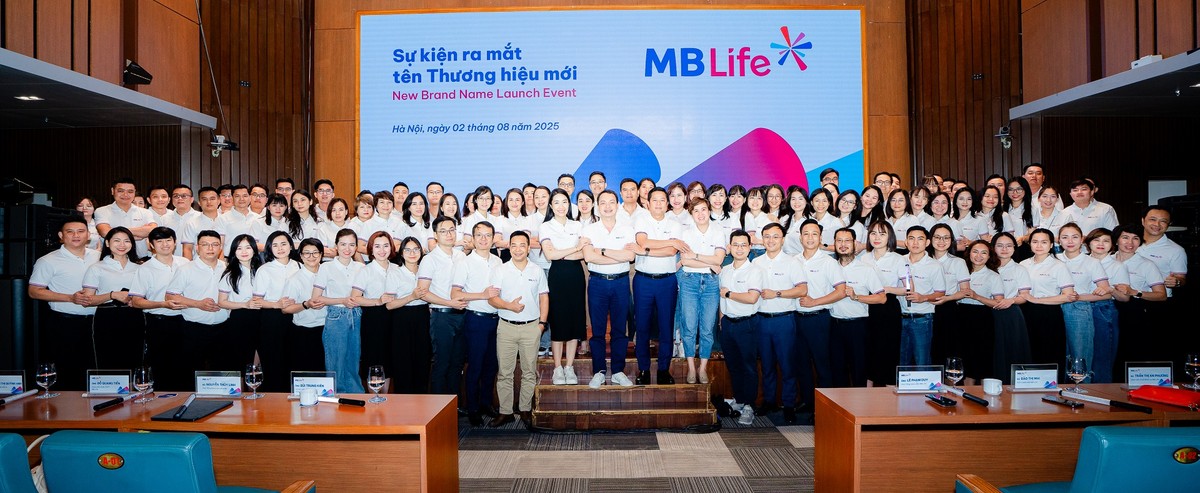 Tập thể CBNV MB Life cùng quyết tâm xây dựng thương hiệu trong giai đoạn mới Tập thể CBNV MB Life cùng quyết tâm xây dựng thương hiệu trong giai đoạn mới