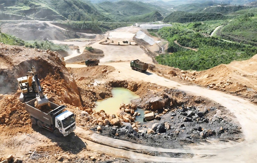 Dự án cải tạo, nâng cấp Quốc lộ 279 đang được chủ đầu tư và các nhà thầu đẩy nhanh tiến độ, quyết tâm hoàn thành trong năm 2025. Ảnh: Đỗ Phương