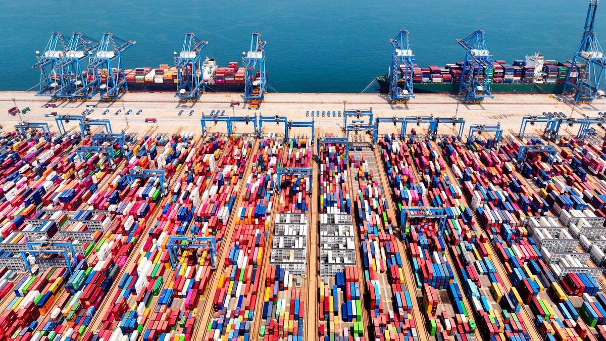 Cảng hàng hóa Thanh Đảo, tỉnh Sơn Đông, Trung Quốc. Ảnh: THX/TTXVN