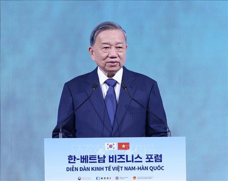 Tổng Bí thư cho biết, Việt Nam đang tiếp tục hoàn thiện thể chế, cải thiện môi trường đầu tư kinh doanh, tháo gỡ các “điểm nghẽn” để khơi thông nguồn lực, thúc đẩy chuyển đổi cơ cấu nền kinh tế gắn với đổi mới mô hình tăng trưởng... - Ảnh: TTXVN