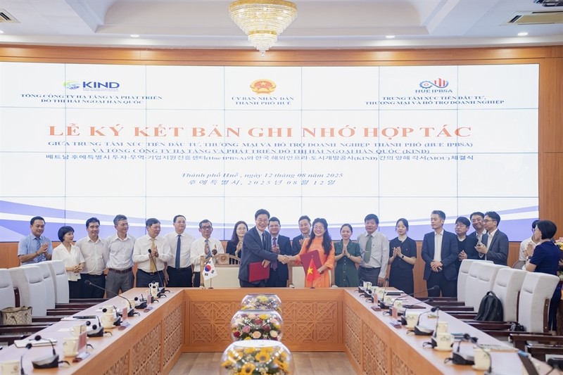 Toàn cảnh lễ Ký kết hợp tác, ảnh: Hue.gov.vn Toàn cảnh lễ Ký kết hợp tác, ảnh: Hue.gov.vn