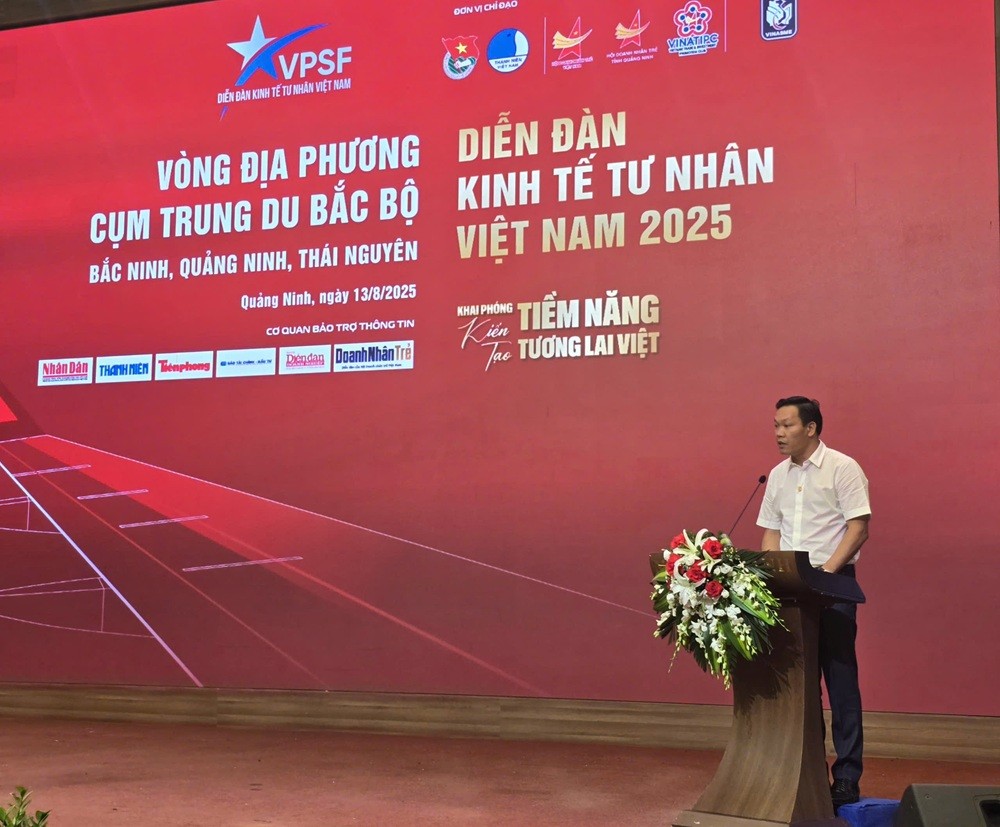 Ông Lưu Công Thành, Chủ tịch Hội doanh nhân trẻ tỉnh Quảng Ninh phát biểu khai mạc Diễn đàn. Ảnh: Thanh Sơn