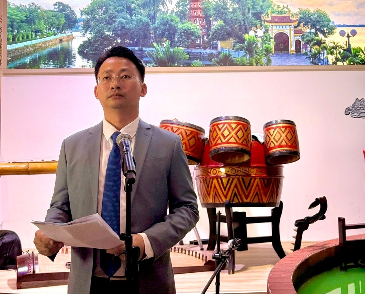 Phó giám đốc Sở Du lịch Hà Nội Trần Trung Hiếu phát biểu tại lễ khai mạc. Phó giám đốc Sở Du lịch Hà Nội Trần Trung Hiếu phát biểu tại lễ khai mạc.