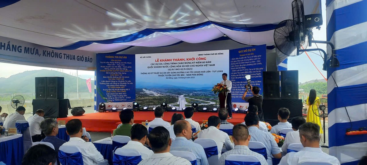 Đại diện chủ đầu tư cho biết, Dự án xây dựng đường cao tốc đoạn Hòa Liên - Túy Loan là kết quả của sự nỗ lực lao động không mệt mỏi, khắc phục khó khăn trên tinh thần đoàn kết, nhất trí, quyết tâm cao của các chủ thể tham gia. Ảnh: Linh Đan Đại diện chủ đầu tư cho biết, Dự án xây dựng đường cao tốc đoạn Hòa Liên - Túy Loan là kết quả của sự nỗ lực lao động không mệt mỏi, khắc phục khó khăn trên tinh thần đoàn kết, nhất trí, quyết tâm cao của các chủ thể tham gia. Ảnh: Linh Đan