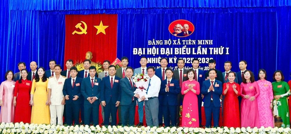 Ra mắt Ban Chấp hành Đảng bộ xã Tiên Minh gồm 29 đồng chí. Ra mắt Ban Chấp hành Đảng bộ xã Tiên Minh gồm 29 đồng chí.