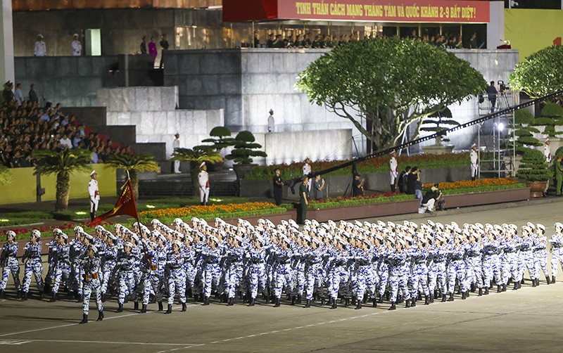 Các khối thực hành diễu binh, diễu hành bảo đảm đội hình hàng ngang, hàng dọc cơ bản đều, đẹp, thống nhất.
