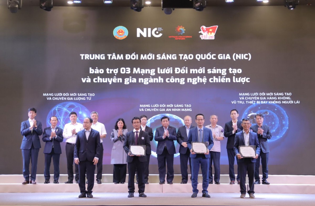 Công bố 3 mạng lưới đổi mới sáng tạo trong các lĩnh vực lượng tử, an ninh mạng và hàng không - vũ trụ. Ảnh: Linh Nguyễn