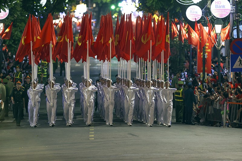 Khối Hồng Kỳ đến ngã tư Tràng Tiền - Ngô Quyền.