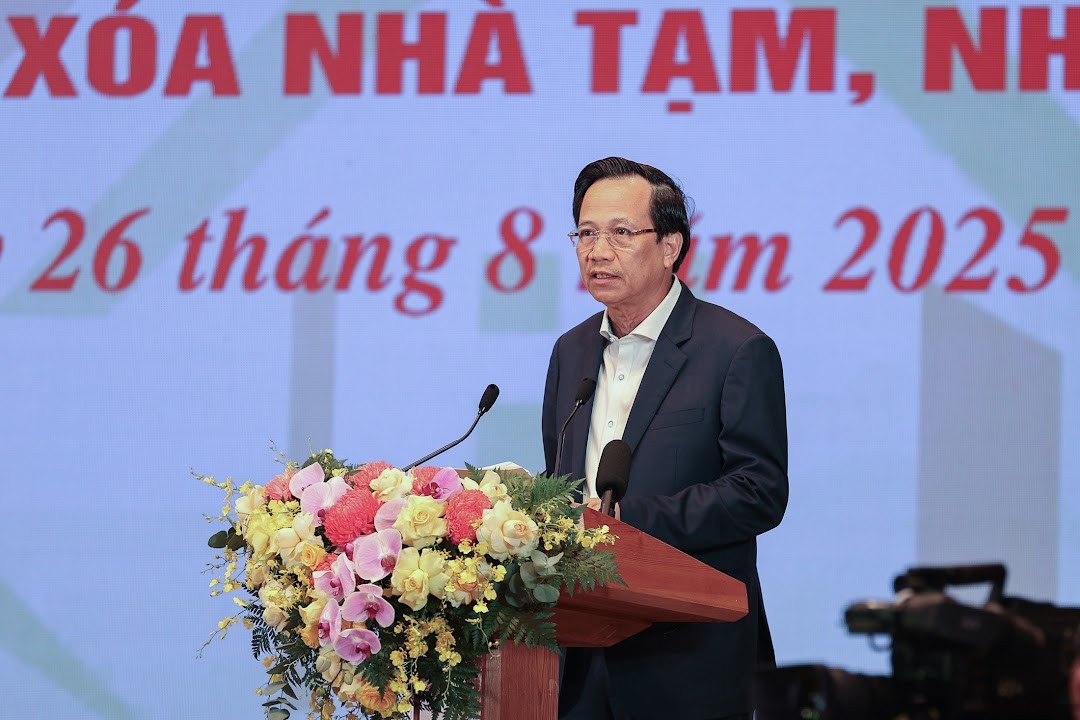 Bộ trưởng Bộ Dân tộc và Tôn giáo Đào Ngọc Dung báo cáo kết quả tổng thể công tác xóa nhà tạm, nhà dột nát trên cả nước. Ảnh: VGP/Nhật Bắc Bộ trưởng Bộ Dân tộc và Tôn giáo Đào Ngọc Dung báo cáo kết quả tổng thể công tác xóa nhà tạm, nhà dột nát trên cả nước. Ảnh: VGP/Nhật Bắc