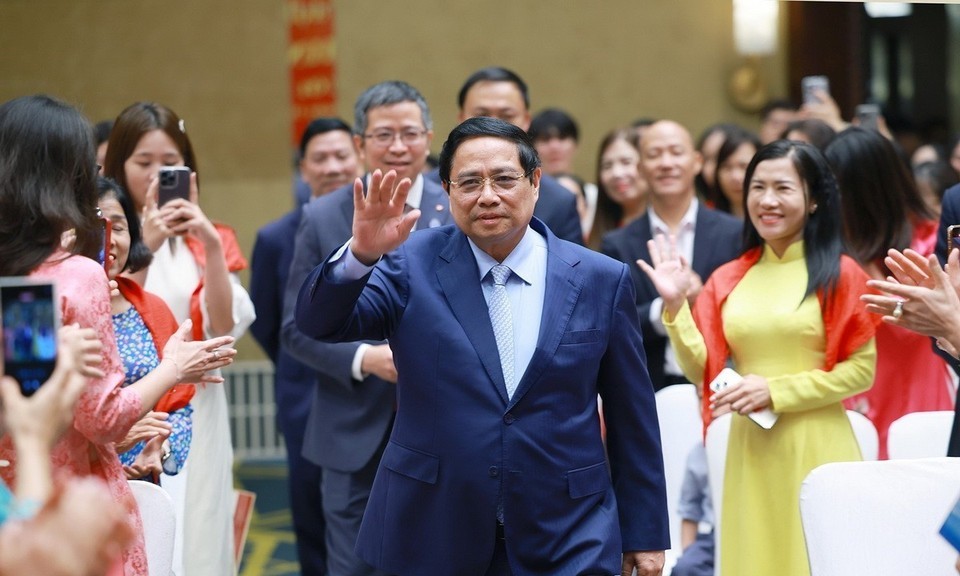 Thủ tướng Chính phủ Phạm Minh Chính gặp gỡ cộng đồng người Việt Nam tại Trung Quốc. Ảnh: Dương Giang.