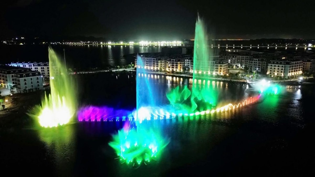 Halo Bay Show - chương trình nhạc nước đặc sắc, hấp dẫn, góp thêm sản phẩm độc đáo cho du lịch Quảng Ninh. Halo Bay Show - chương trình nhạc nước đặc sắc, hấp dẫn, góp thêm sản phẩm độc đáo cho du lịch Quảng Ninh.