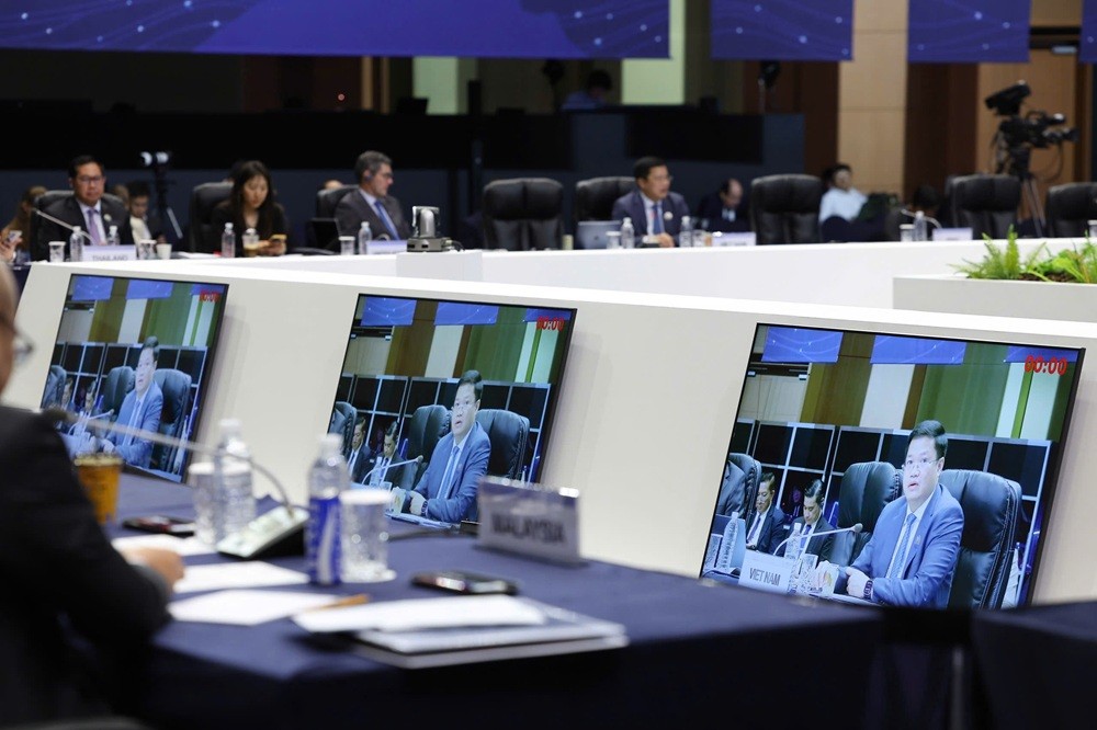 Thứ trưởng Nguyễn Đức Tâm nhấn mạnh: “Các doanh nghiệp siêu nhỏ, nhỏ và vừa là động lực cho sự tăng trưởng bền vững và bao trùm”. Thứ trưởng Nguyễn Đức Tâm nhấn mạnh: “Các doanh nghiệp siêu nhỏ, nhỏ và vừa là động lực cho sự tăng trưởng bền vững và bao trùm”.