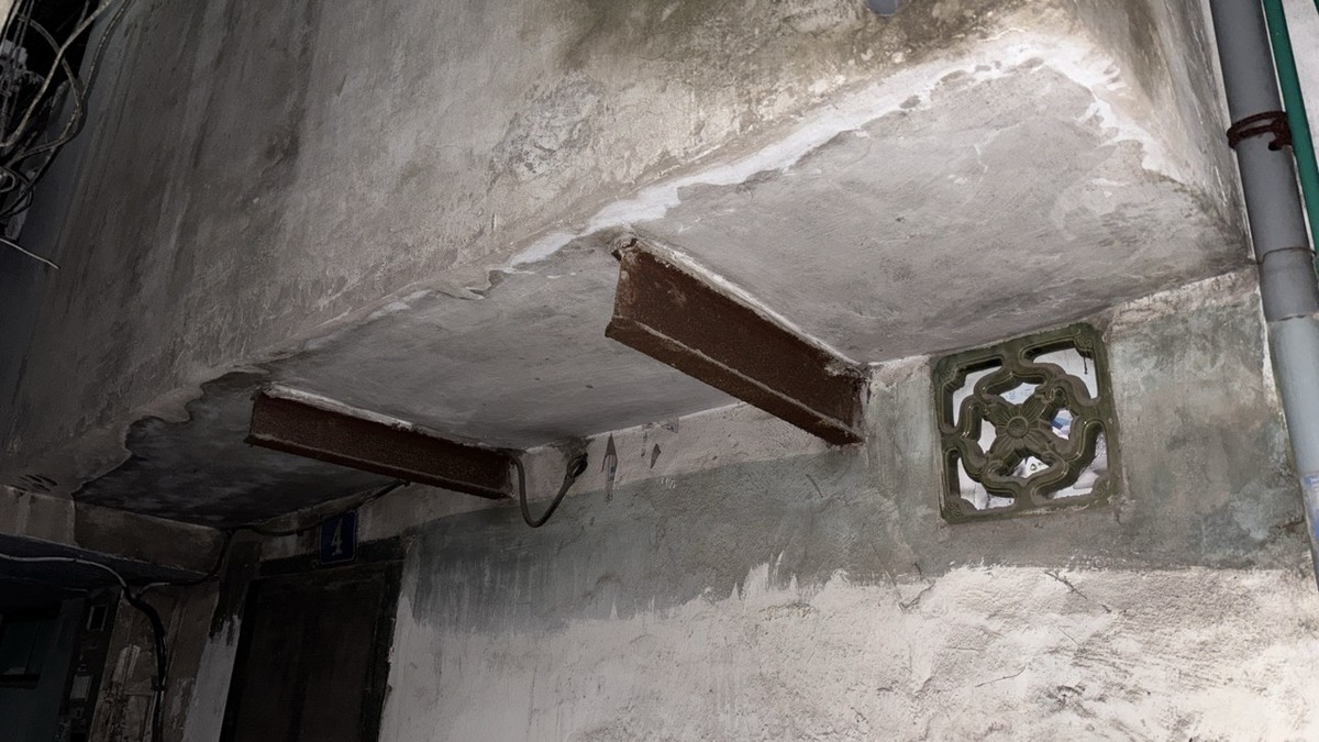 Đây là cách một số hộ dân gia cố phần diện tích đã cơi nới.