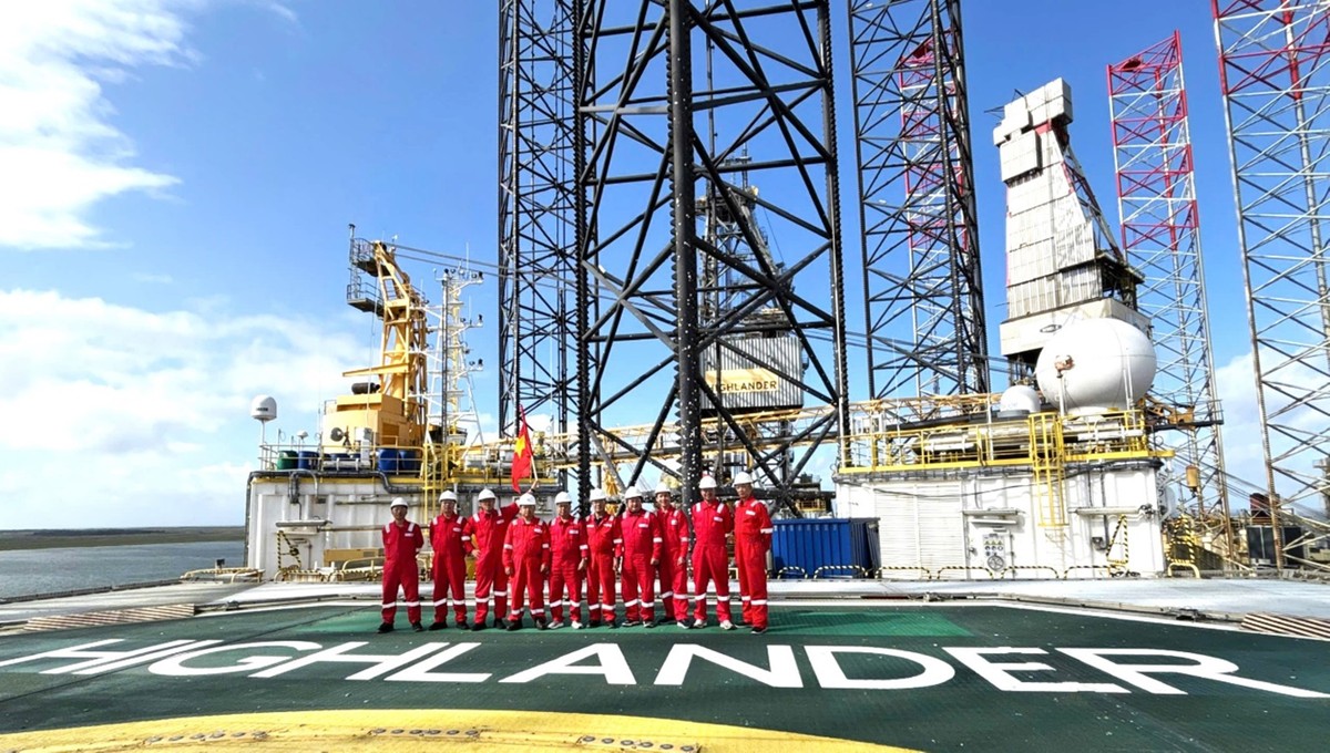 Đội ngũ kỹ thuật của PV Drilling nhận giàn khoan tại Đan Mạch Đội ngũ kỹ thuật của PV Drilling nhận giàn khoan tại Đan Mạch