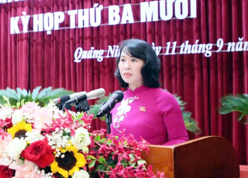 Bà Trịnh Thị Minh Thanh, Chủ tịch HĐND tỉnh Quảng Ninh phát biểu bế mạc kỳ họp. Ảnh: QMG Bà Trịnh Thị Minh Thanh, Chủ tịch HĐND tỉnh Quảng Ninh phát biểu bế mạc kỳ họp. Ảnh: QMG