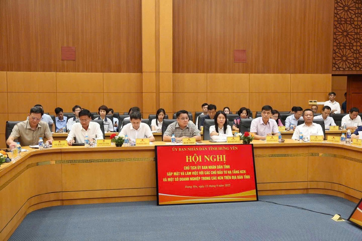 Đại diện các nhà đầu tư hạ tầng và doanh nghiệp trong các khu công nghiệp Đại diện các nhà đầu tư hạ tầng và doanh nghiệp trong các khu công nghiệp