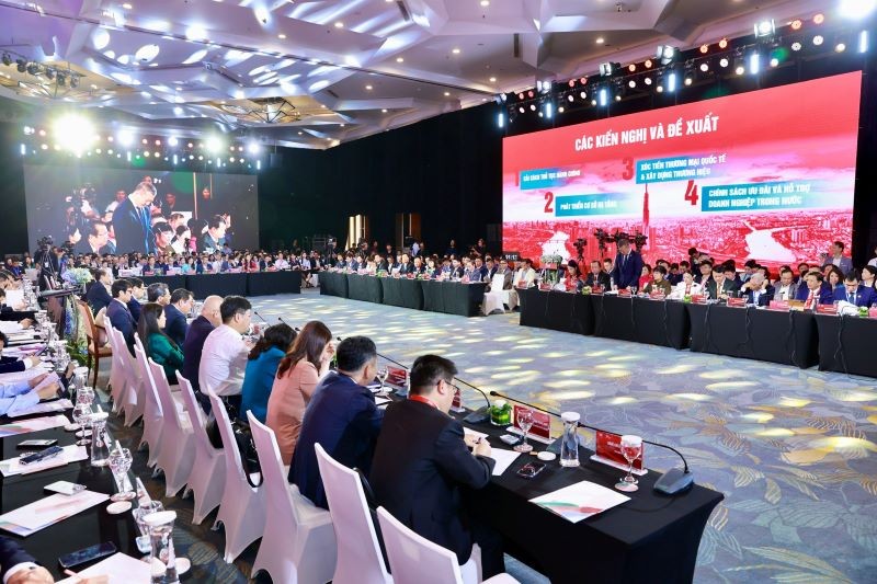 Trong số các ý kiến gửi tới VPSF 2025, 40% liên quan đến thể chế và chính sách; 35% xoay quanh tài chính - tín dụng; 25% phản ánh “nút thắt” hạ tầng - logistics... Ảnh: Chí Cường