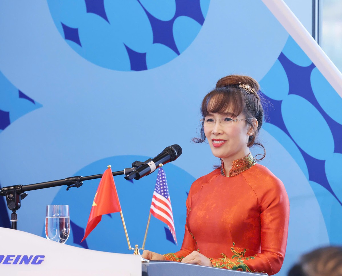 Chủ tịch Vietjet, Tiến sĩ Nguyễn Thị Phương Thảo phát biểu tại lễ bàn giao máy bay giữa Vietjet và Boeing Chủ tịch Vietjet, Tiến sĩ Nguyễn Thị Phương Thảo phát biểu tại lễ bàn giao máy bay giữa Vietjet và Boeing