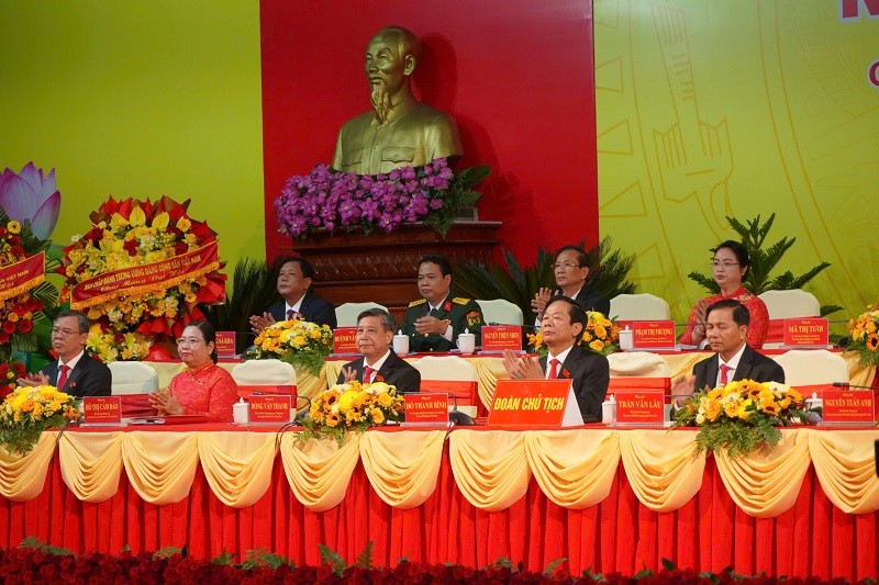 Đoàn chủ tịch.