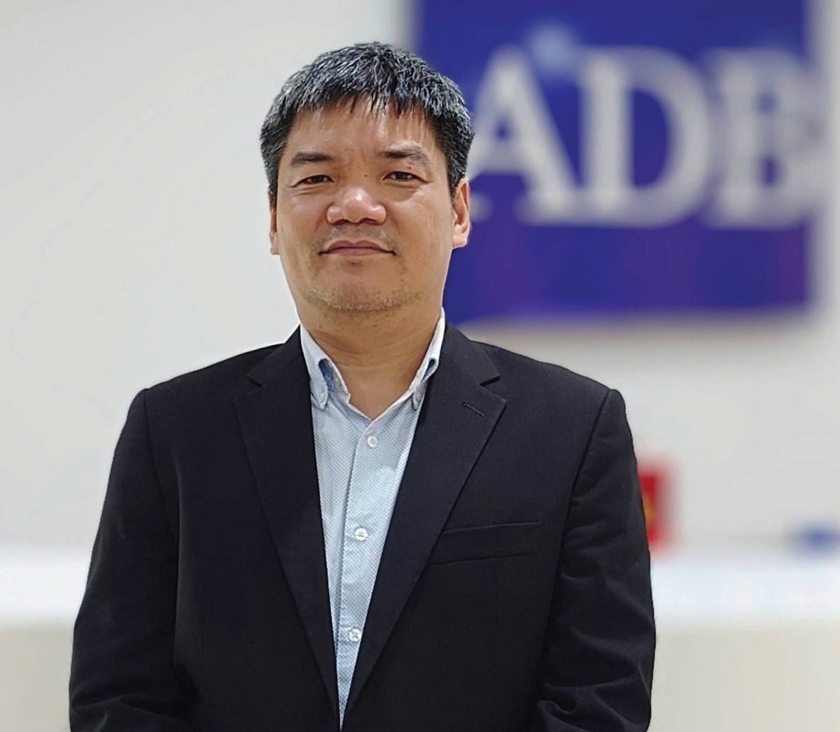 Ông Nguyễn Bá Hùng - chuyên gia Kinh tế trưởng Ngân hàng Phát triển châu Á (ADB) tại Việt Nam Ông Nguyễn Bá Hùng - chuyên gia Kinh tế trưởng Ngân hàng Phát triển châu Á (ADB) tại Việt Nam