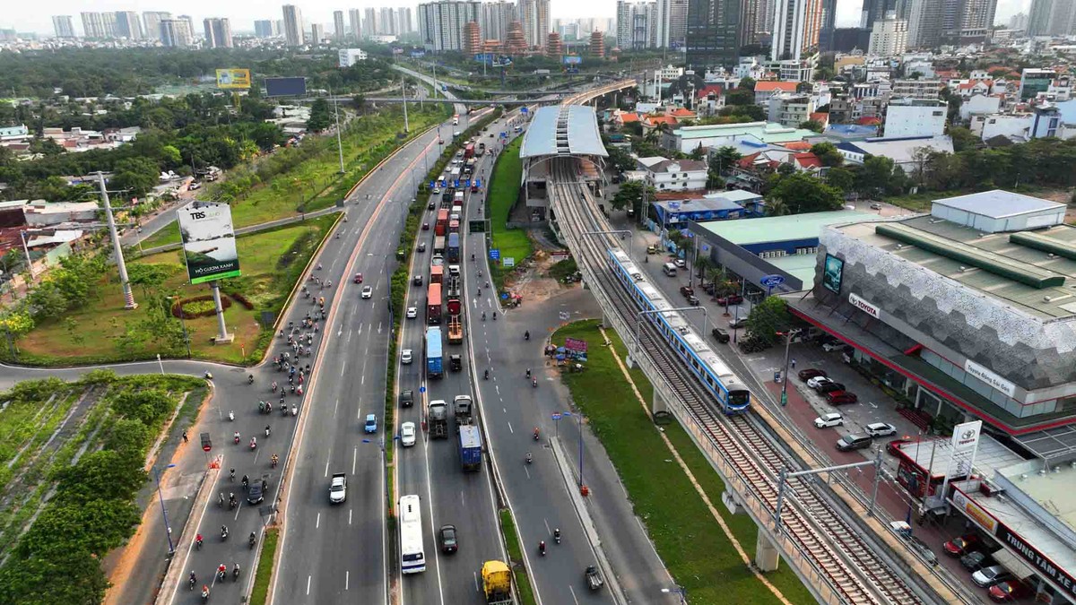 Trong tương lai, siêu đô thị TP.HCM cần tái cấu trúc thành một đô thị đa cực, tức nhiều trung tâm chức năng khác nhau nhưng kết nối bằng hạ tầng siêu kết nối. Ảnh: Lê Toàn