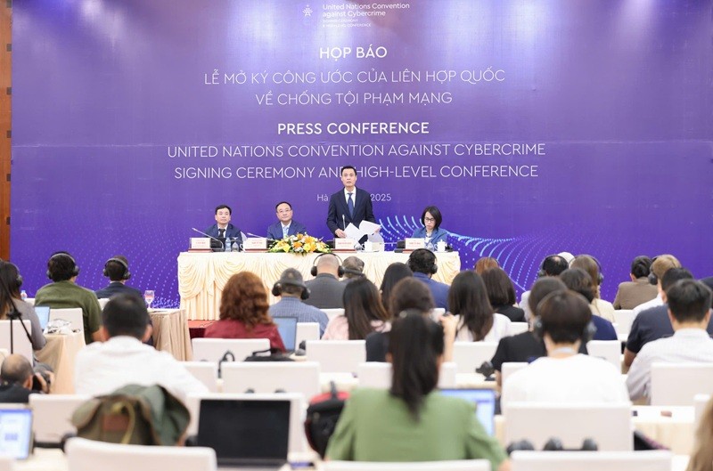 Họp báo diễn ra dưới sự chủ trì của Thượng tướng Phạm Thế Tùng, Thứ trưởng Bộ Công an; Thứ trưởng Bộ Ngoại giao Đặng Hoàng Giang và Thiếu tướng Lê Xuân Minh, Cục trưởng Cục An ninh mạng và phòng chống tội phạm sử dụng công nghệ cao, Bộ Công an.