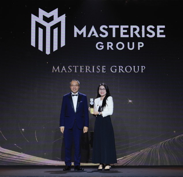 Đại diện Masterise Group nhận giải thưởng Corporate Excellence Award tại lễ trao giải Asia Pacific Enterprise Awards 2025