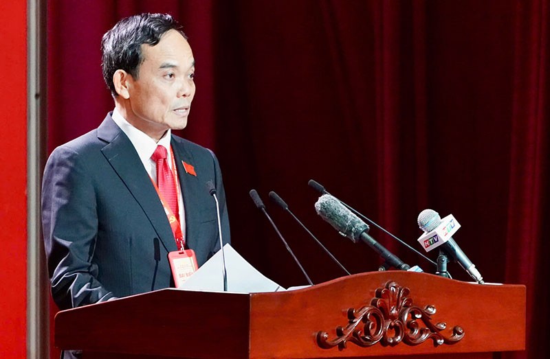 Bí thư Thành ủy TP.HCM Trần Lưu Quang trình bày diễn văn khai mạc. Bí thư Thành ủy TPHCM nhấn mạnh, Đại hội đại biểu Đảng bộ Thành phố lần thứ I không chỉ là một cột mốc chính trị đặc biệt quan trọng, mà còn là lời cam kết mạnh mẽ của toàn Đảng bộ, chính quyền và nhân dân Thành phố, hòa chung nhịp bước tiến của cả dân tộc trên con đường xây dựng và bảo vệ Tổ quốc.