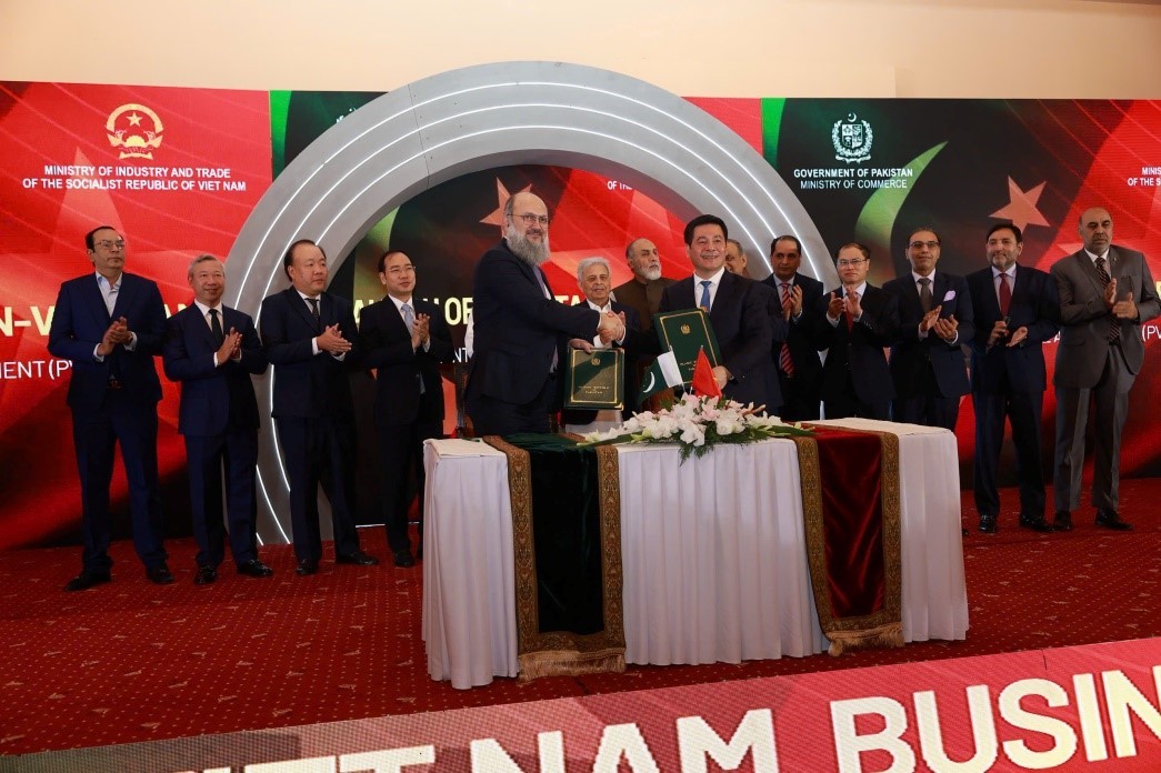 Bộ trưởng Nguyễn Hồng Diên và Ngài Jam Kamal Khan, Bộ trưởng Bộ Thương mại Pakistan đã chính thức ký Tuyên bố chung khởi động đàm phán Thỏa thuận Thương mại Ưu đãi (PTA) Việt Nam - Pakistan Bộ trưởng Nguyễn Hồng Diên và Ngài Jam Kamal Khan, Bộ trưởng Bộ Thương mại Pakistan đã chính thức ký Tuyên bố chung khởi động đàm phán Thỏa thuận Thương mại Ưu đãi (PTA) Việt Nam - Pakistan