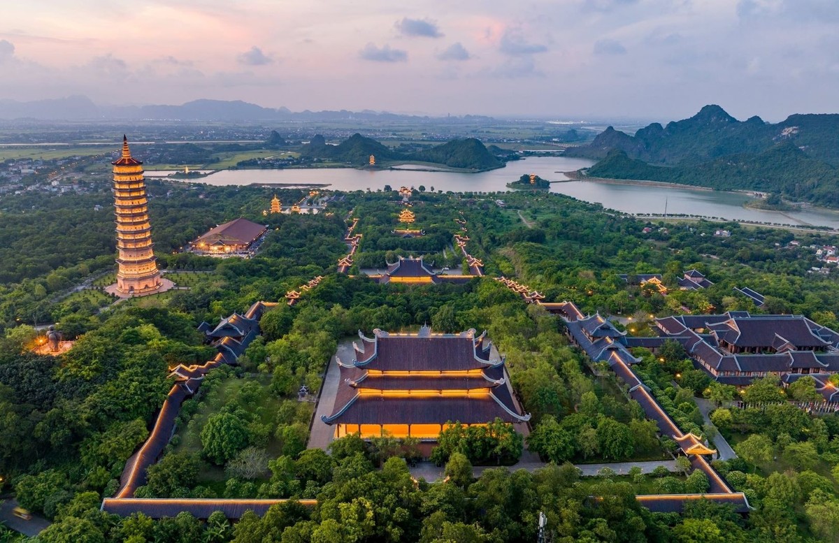 Chùa Bái Đính cũng vinh dự nhận giải thưởng “Travellers’ Choice - Điểm đến nổi bật 2025” cùng biểu tượng “tích xanh xác nhận uy tín” của TripAdvisor. Ảnh: Sở Du lịch Ninh Bình.