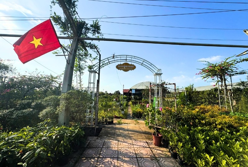 Mỗi vườn hoa, cây cảnh ở làng nghề Tích Giang (xã Phúc Thọ, Hà Nội) đều có tiềm năng trở thành điểm du lịch nông nghiệp, nông thôn hấp dẫn. Ảnh: Hồ Hạ. Mỗi vườn hoa, cây cảnh ở làng nghề Tích Giang (xã Phúc Thọ, Hà Nội) đều có tiềm năng trở thành điểm du lịch nông nghiệp, nông thôn hấp dẫn. Ảnh: Hồ Hạ.