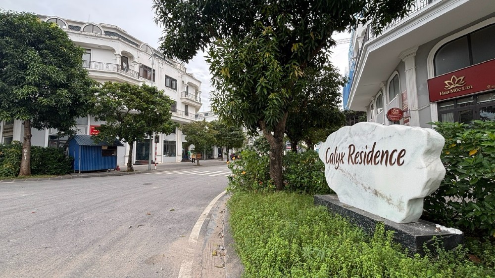 Khu nhà ở xã hội nằm trong dự án thương mại có tên Calyx Residence. Khu nhà ở xã hội nằm trong dự án thương mại có tên Calyx Residence.